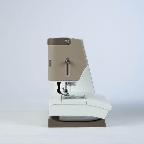 PFAFF creative elevate 680 Nähmaschine
